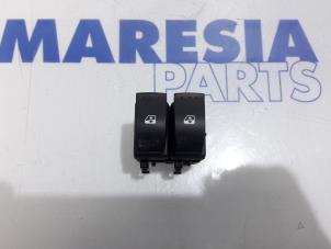 Gebrauchte Kombischalter Fenster Renault Master IV (FV) 2.3 dCi 125 16V RWD Preis € 30,25 Mit Mehrwertsteuer angeboten von Maresia Parts