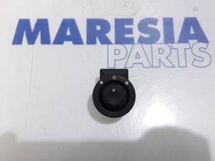 Used Mirror switch Renault Master IV (FV) 2.3 dCi 125 16V RWD Price € 30,25 Inclusive VAT offered by Maresia Parts