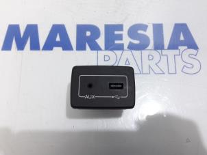Używane Zlacze AUX/USB Fiat Punto III (199) 1.3 JTD Multijet 80 16V Cena € 25,00 Procedura marży oferowane przez Maresia Parts