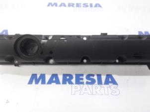 Używane Pokrywa zaworów Peugeot 407 (6D) 1.8 16V Cena € 25,00 Procedura marży oferowane przez Maresia Parts