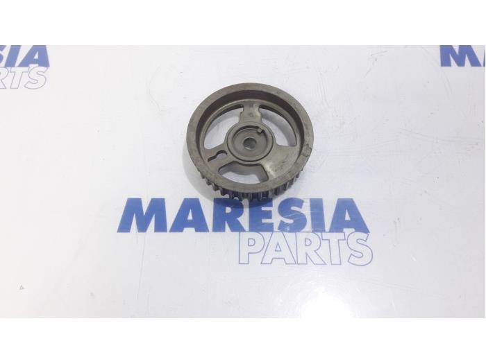 Begagnade Kamaxeldrev Peugeot 407 (6D) 1.8 16V Pris € 25,00 Marginaltabell erbjuds av Maresia Parts