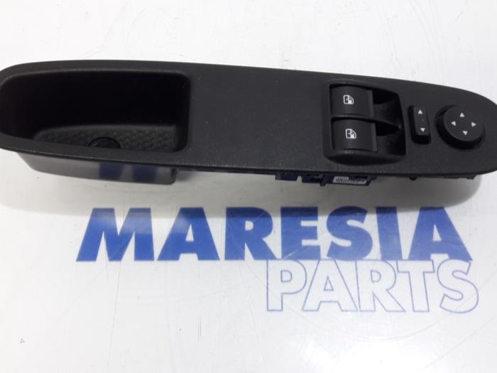 Używane Przelacznik combi okienny Fiat Punto Evo (199) 1.3 JTD Multijet 85 16V Euro 5 Cena € 25,00 Procedura marży oferowane przez Maresia Parts