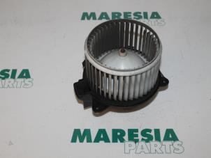 Usados Motor de ventilador de calefactor Fiat Stilo (192A/B) 1.6 16V Precio € 25,00 Norma de margen ofrecido por Maresia Parts