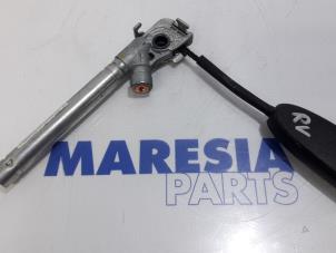 Used Seatbelt tensioner, right Renault Scénic III (JZ) 1.6 16V Price € 30,00 Margin scheme offered by Maresia Parts