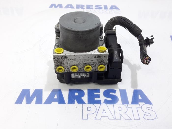 Used ABS pump Peugeot 107 1.0 12V Price € 25,00 Margin scheme offered by Maresia Parts