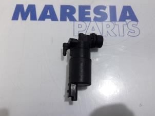 Usados Bomba de limpiaparabrisas delante Peugeot 107 1.0 12V Precio € 10,00 Norma de margen ofrecido por Maresia Parts
