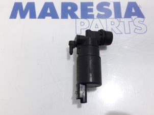 Usados Bomba de limpiaparabrisas delante Peugeot 107 1.0 12V Precio € 10,00 Norma de margen ofrecido por Maresia Parts