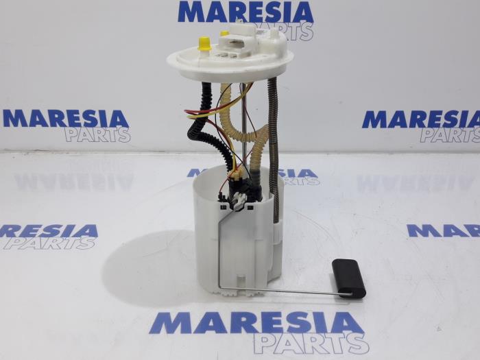 Usagé Pompe à carburant Fiat Doblo Cargo (263) 1.3 D Multijet Prix € 54,45 Prix TTC proposé par Maresia Parts
