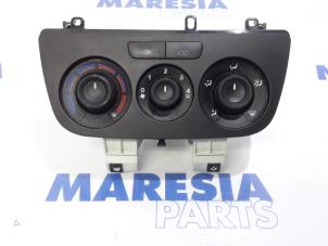 Usados Panel de control de calefacción Fiat Doblo Cargo (263) 1.3 D Multijet Precio € 102,85 IVA incluido ofrecido por Maresia Parts