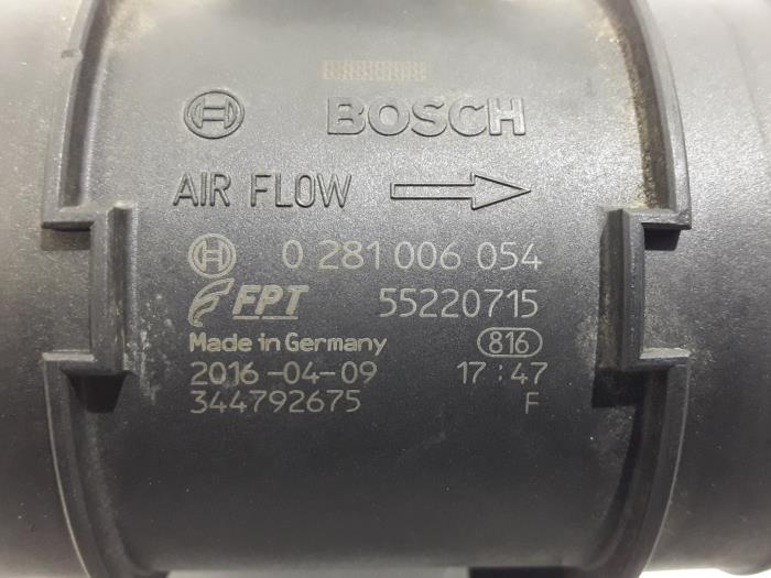 Airflow meter from a Fiat Doblo Cargo (263) 1.3 D Multijet 2016