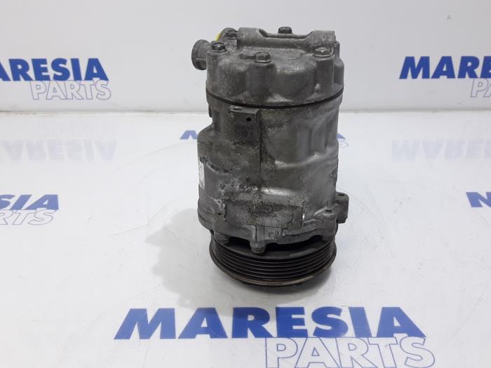 Air conditioning pump from a Fiat Doblo Cargo (263) 1.3 D Multijet 2016