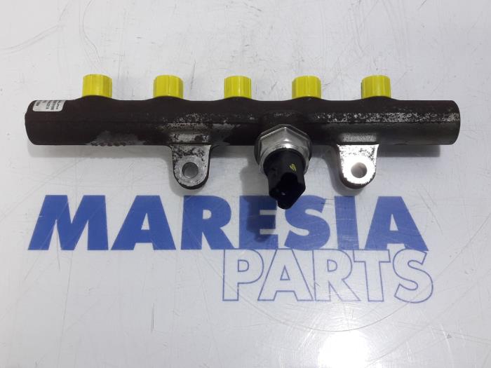 Gebrauchte Einspritzdüse (Einspritzer) Renault Megane III Grandtour (KZ) 1.5 dCi 90 Preis € 75,00 Margenregelung angeboten von Maresia Parts