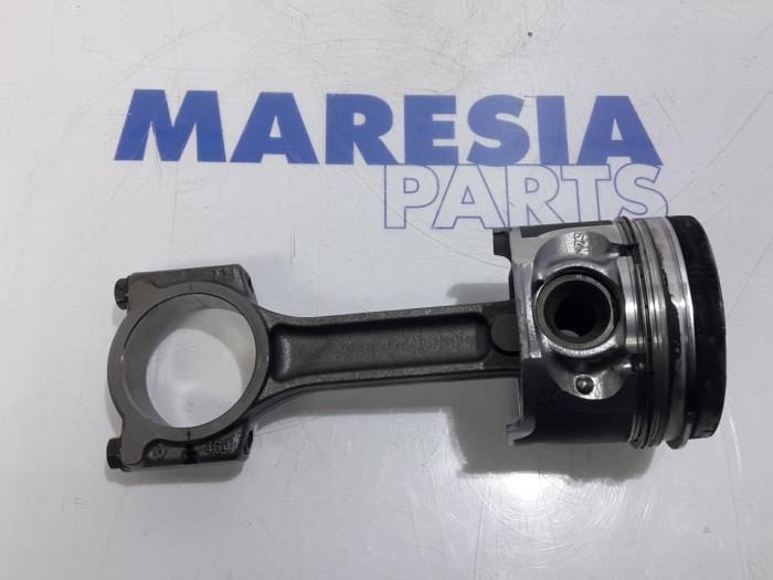Gebrauchte Kolben Renault Megane III Grandtour (KZ) 1.5 dCi 90 Preis € 65,00 Margenregelung angeboten von Maresia Parts