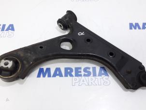 Usagé Bras de suspension bas avant droit Fiat Punto Evo (199) 1.3 JTD Multijet 85 16V Euro 5 Prix € 25,00 Règlement à la marge proposé par Maresia Parts