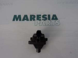 Used Ignition coil Alfa Romeo 147 (937) 1.6 Twin Spark 16V Price € 15,00 Margin scheme offered by Maresia Parts