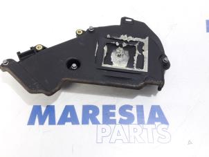 Usagé Couvercle de distribution Citroen C4 Picasso (3D/3E) 1.6 e-Hdi, BlueHDi 115 Prix € 35,00 Règlement à la marge proposé par Maresia Parts