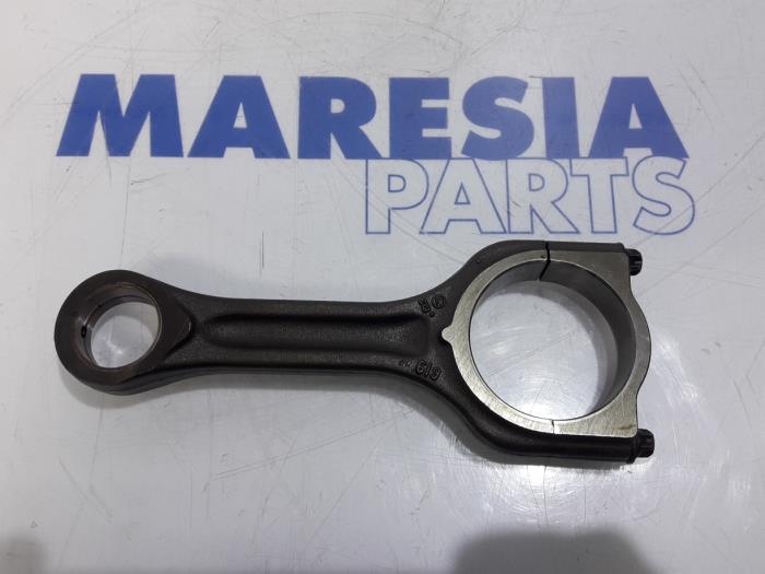 Używane Korbowód Citroen C4 Picasso (3D/3E) 1.6 e-Hdi, BlueHDi 115 Cena € 25,00 Procedura marży oferowane przez Maresia Parts