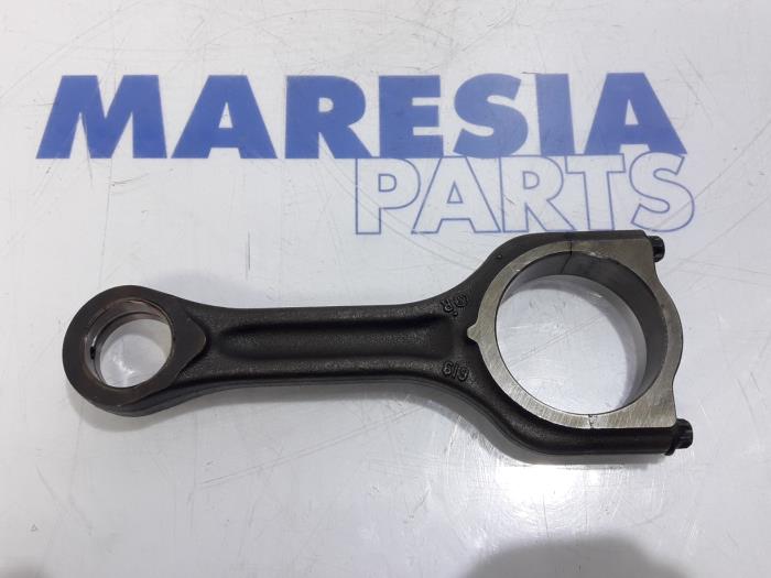 Używane Korbowód Citroen C4 Picasso (3D/3E) 1.6 e-Hdi, BlueHDi 115 Cena € 25,00 Procedura marży oferowane przez Maresia Parts