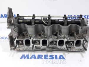 Używane Glowica cylindra Alfa Romeo 159 (939AX) 1.9 JTDm Cena € 315,00 Procedura marży oferowane przez Maresia Parts