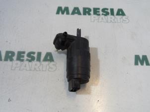 Used Windscreen washer pump Alfa Romeo 159 Sportwagon (939BX) 1.8 MPI 16V Price € 15,00 Margin scheme offered by Maresia Parts