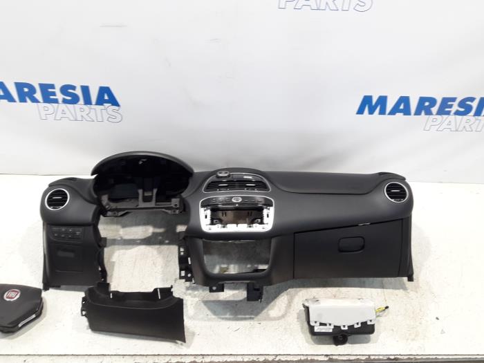 Begagnade Airbagset Fiat Punto Evo (199) 1.3 JTD Multijet 85 16V Euro 5 Pris € 275,00 Marginaltabell erbjuds av Maresia Parts