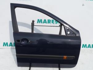 Używane Drzwi prawe przednie wersja 4-drzwiowa Renault Laguna II (BG) 2.0 16V IDE Cena € 75,00 Procedura marży oferowane przez Maresia Parts