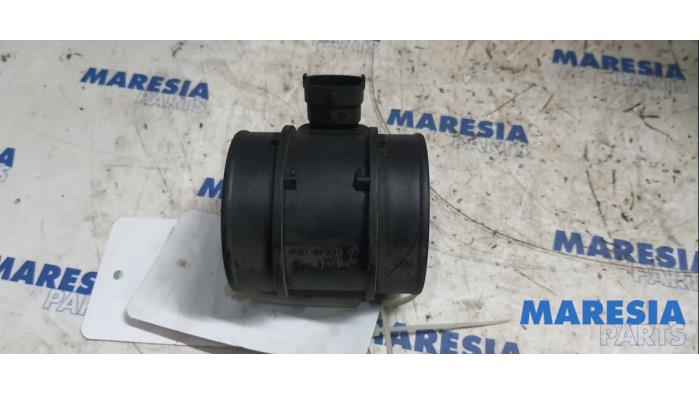 Usagé Débitmètre Alfa Romeo 159 Sportwagon (939BX) 1.8 MPI 16V Prix € 35,00 Règlement à la marge proposé par Maresia Parts