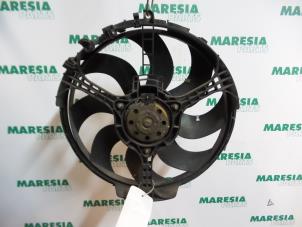 Używane Silnik wentylatora Fiat Stilo (192A/B) 1.9 JTD 115 Cena € 35,00 Procedura marży oferowane przez Maresia Parts