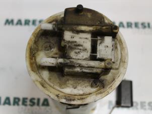Usados Bomba eléctrica de combustible Fiat Stilo (192A/B) 1.9 JTD 115 Precio € 50,00 Norma de margen ofrecido por Maresia Parts