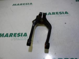 Used Front lower wishbone, right Alfa Romeo 159 Sportwagon (939BX) 1.8 MPI 16V Price € 35,00 Margin scheme offered by Maresia Parts