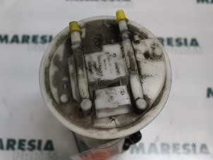 Usados Bomba eléctrica de combustible Fiat Stilo MW (192C) 1.9 JTD 115 Precio € 50,00 Norma de margen ofrecido por Maresia Parts