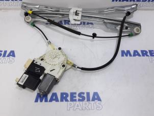 Używane Mechanizm szyby lewej przedniej wersja 4-drzwiowa Citroen C5 II Break (RE) 2.0 16V Cena € 50,00 Procedura marży oferowane przez Maresia Parts