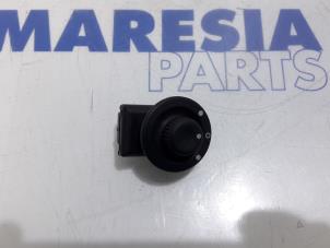 Used Mirror switch Renault Clio IV Estate/Grandtour (7R) 0.9 Energy TCE 90 12V Price € 35,00 Margin scheme offered by Maresia Parts