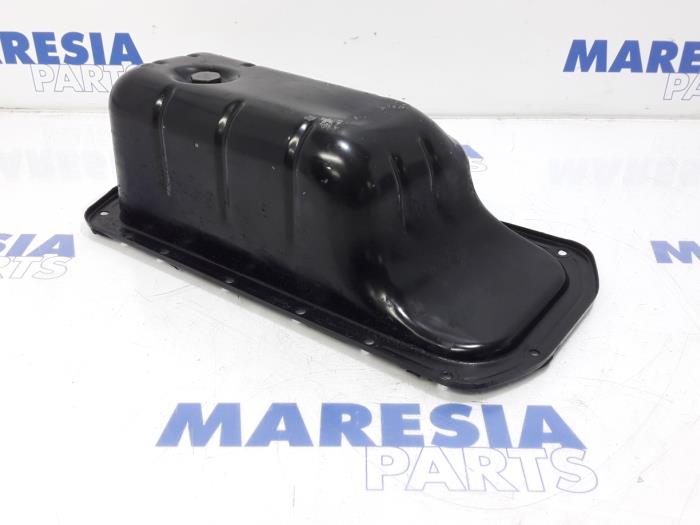 Usagé Couvercle carter Citroen C4 Grand Picasso (UA) 1.6 HDiF 16V 110 Prix € 29,99 Règlement à la marge proposé par Maresia Parts