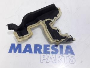 Używane Obudowa rozrzadu Peugeot 508 SW (8E/8U) 2.0 BlueHDi 180 16V Cena € 20,00 Procedura marży oferowane przez Maresia Parts