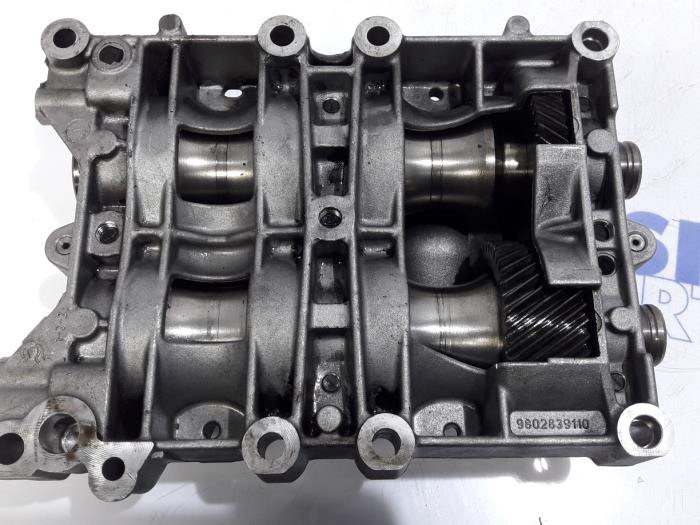 Crankshaft from a Peugeot 508 SW (8E/8U) 2.0 BlueHDi 180 16V 2016