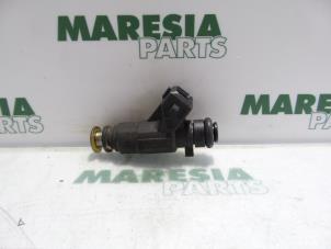 Usagé Injecteur (injection essence) Fiat Punto II (188) 1.2 16V 3-Drs. Prix € 25,00 Règlement à la marge proposé par Maresia Parts