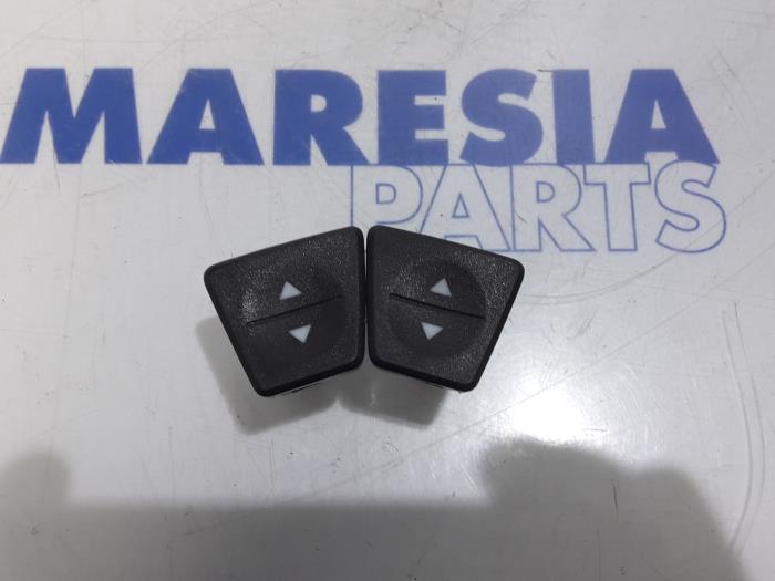 Usados Interruptor combinado de ventanillas Fiat Panda (169) 1.2, Classic Precio € 20,00 Norma de margen ofrecido por Maresia Parts