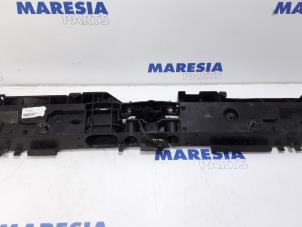 Used Lock plate Renault Captur (2R) 0.9 Energy TCE 12V Price € 75,00 Margin scheme offered by Maresia Parts