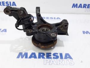 Used Knuckle, front right Renault Captur (2R) 0.9 Energy TCE 12V Price € 75,00 Margin scheme offered by Maresia Parts