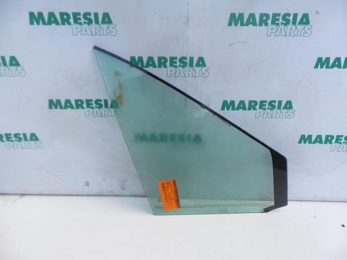 Usados Ventanilla triangular derecha delante Renault Scénic II (JM) 2.0 16V Precio € 30,00 Norma de margen ofrecido por Maresia Parts