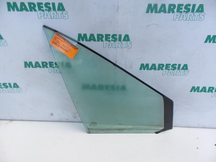 Usados Ventanilla triangular derecha delante Renault Scénic II (JM) 1.5 dCi 85 Precio € 30,00 Norma de margen ofrecido por Maresia Parts