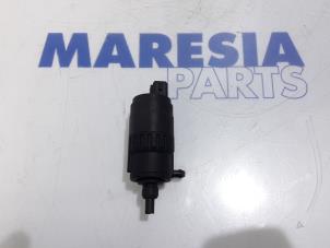 Gebrauchte Scheibensprüherpumpe vorne Fiat Doblo Cargo (263) 1.3 MJ 16V DPF Euro 5 Preis € 18,15 Mit Mehrwertsteuer angeboten von Maresia Parts