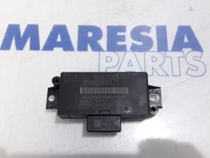 Usados Módulo PDC Renault Captur (2R) 0.9 Energy TCE 12V Precio € 35,00 Norma de margen ofrecido por Maresia Parts