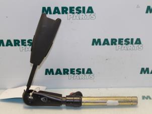 Used Seatbelt tensioner, right Renault Laguna II (BG) 1.9 dCi 100 Price € 30,00 Margin scheme offered by Maresia Parts