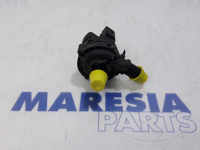 Usagé Pompe à eau Renault Master III (MA/MB/MC/MD/MH/MF/MG/MH) 2.3 dCi 16V Prix € 60,50 Prix TTC proposé par Maresia Parts
