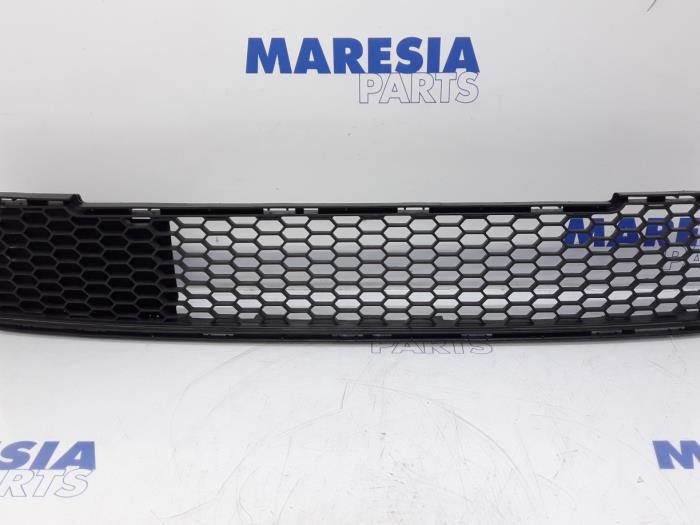 Używane Grill Fiat 500 (312) 1.2 Cena € 20,00 Procedura marży oferowane przez Maresia Parts