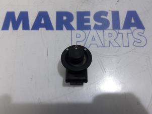 Used Mirror switch Renault Clio IV Estate/Grandtour (7R) 1.5 Energy dCi 90 FAP Price € 25,00 Margin scheme offered by Maresia Parts