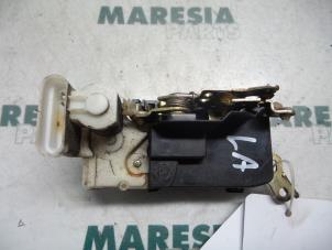 Usagé Serrure portière mécanique 4portes arrière gauche Fiat Multipla (186) 1.9 JTD 105 SX,ELX Prix € 25,00 Règlement à la marge proposé par Maresia Parts