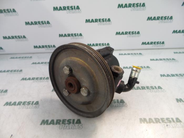 Usagé Pompe de direction Fiat Marea Weekend (185BX/CX) 1.6 SX,ELX 16V Prix € 40,00 Règlement à la marge proposé par Maresia Parts